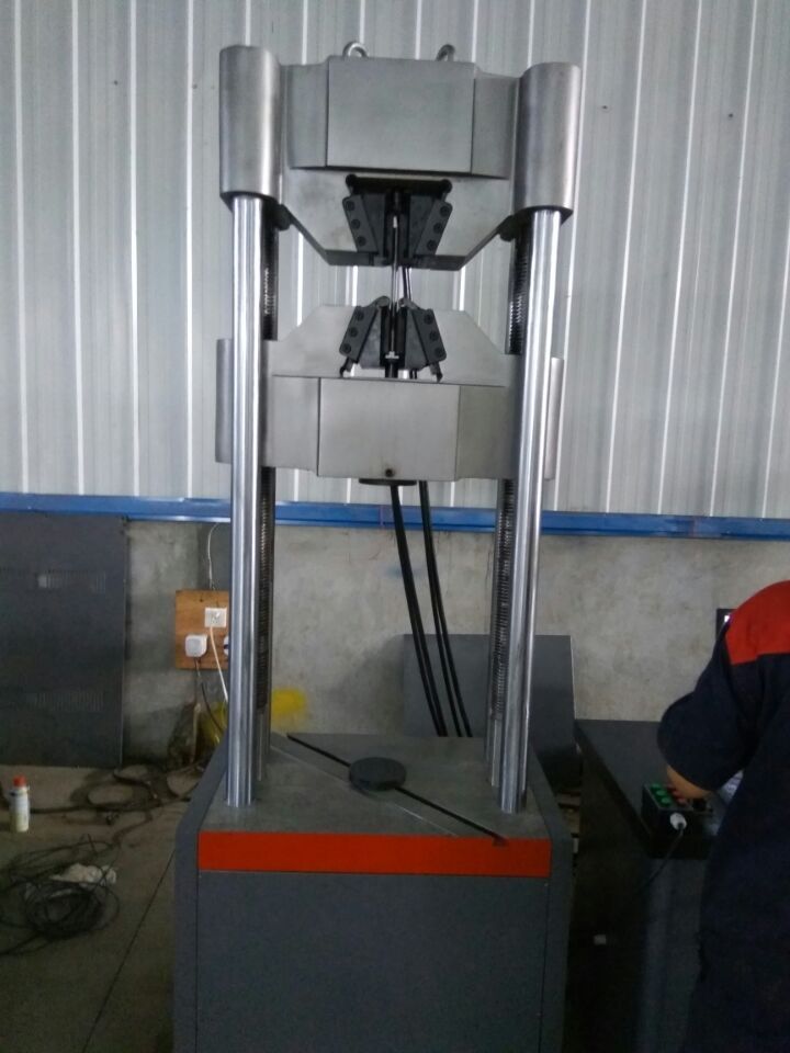 開機(jī)液壓式萬(wàn)能材料試驗(yàn)機(jī)注意的問題 